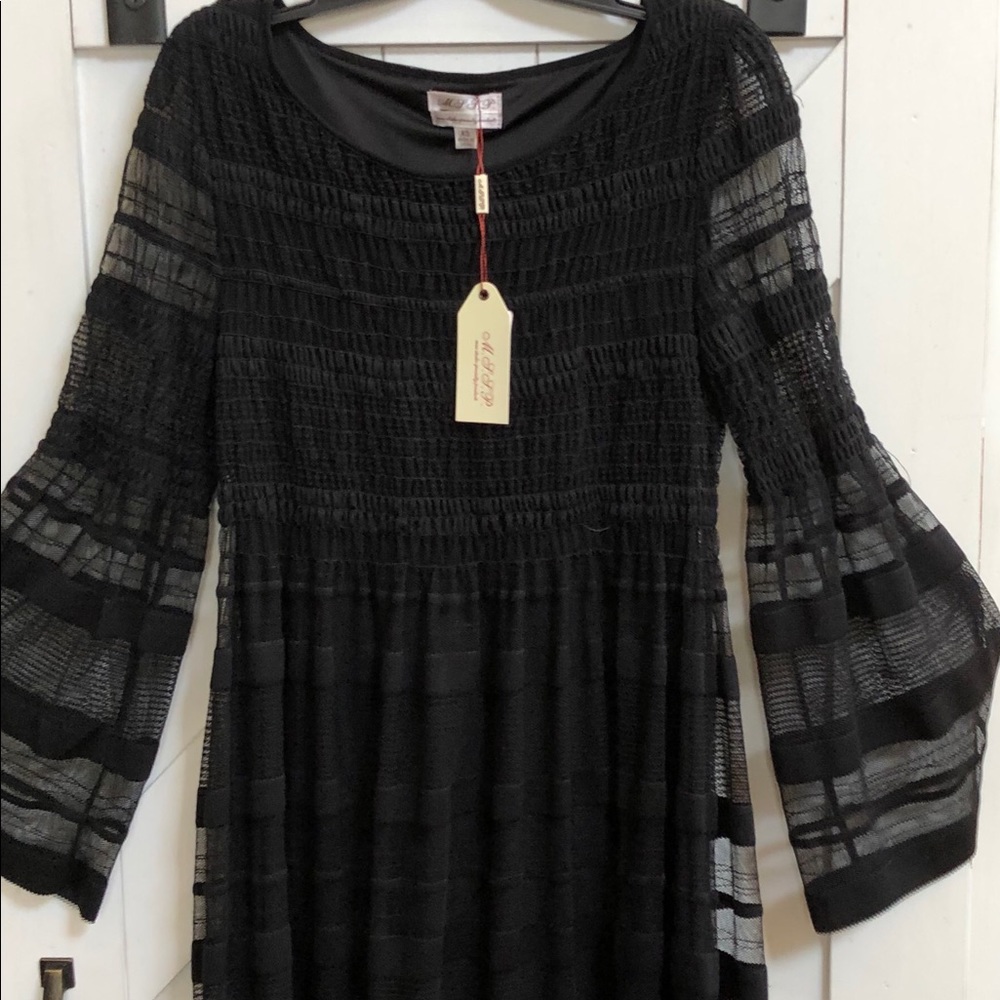 Max Studio Specialty long sleeve black midi dress!